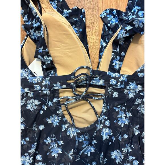 NWT A Pea in the Pod Ruffled Maternity One
Piece Floral Swimsuit Blue Size XS - Picture 4 of 6
